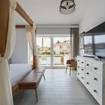 Sunnyland Villa *