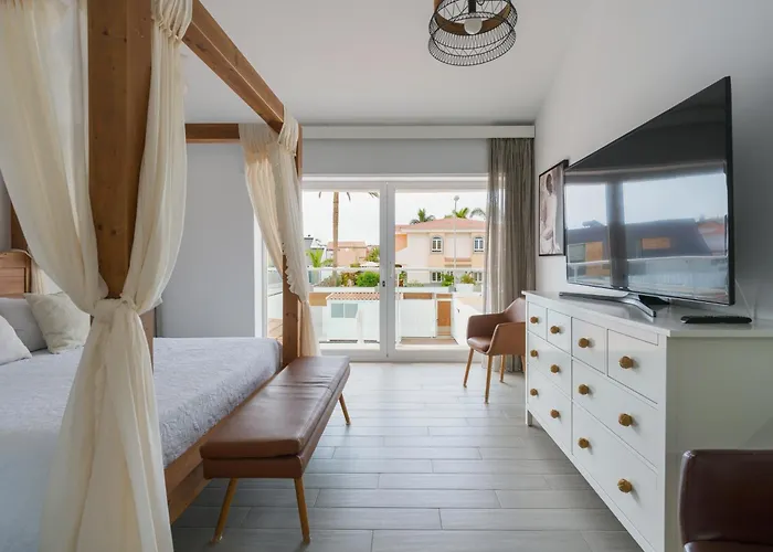 Sunnyland Villa *